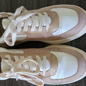 Oasis Women's Sneakers - White and Tan